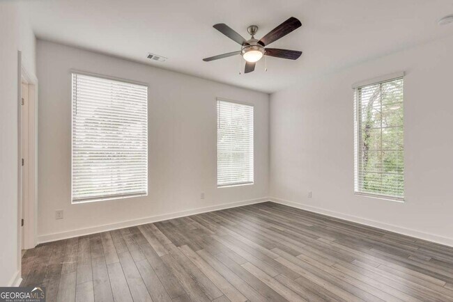 Building Photo - 513 Burton Dr