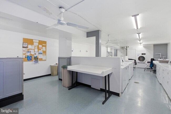 Building Photo - 4000 Tunlaw Rd NW