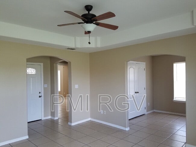 Building Photo - 8314 N Val Verde Rd