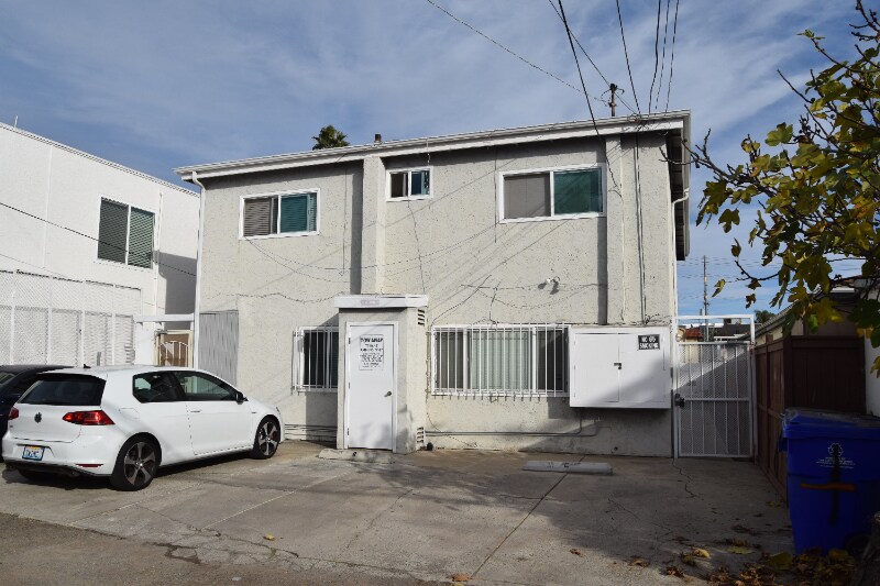 Building Photo - 4566 Utah St