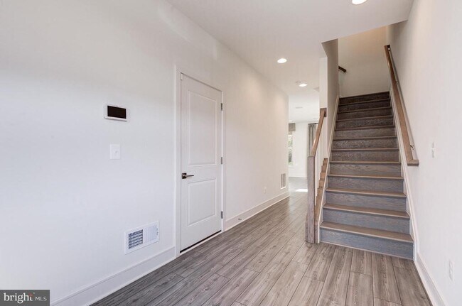 Building Photo - 135 Wake Robin Ct