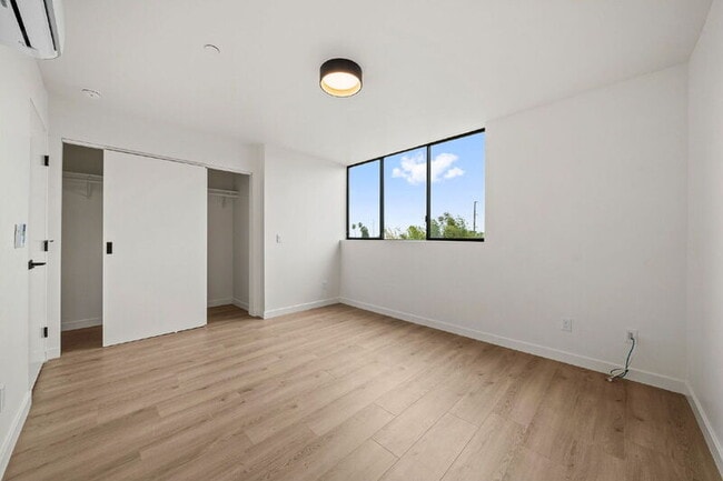 Building Photo - 2664 L St