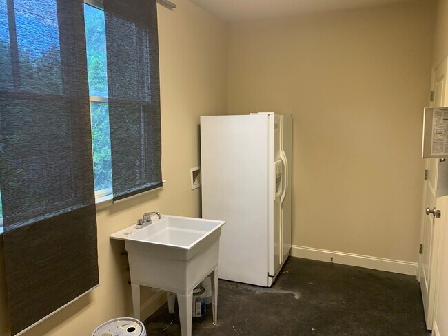 Building Photo - Urban Lofts Unit Available for Pre-Lease!