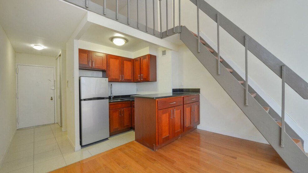 Building Photo - 5 E 32nd St