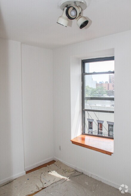 Building Photo - 104 2nd Ave