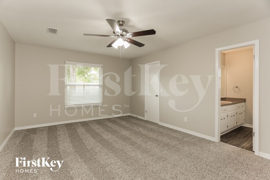 Building Photo - 800 Driftwood Pl