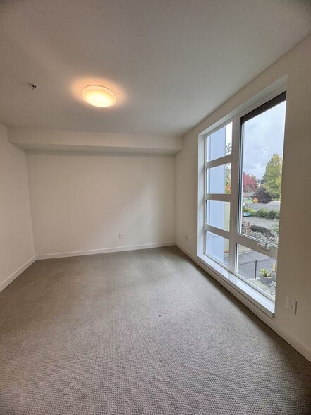 Building Photo - 11208 Pinehurst Way NE