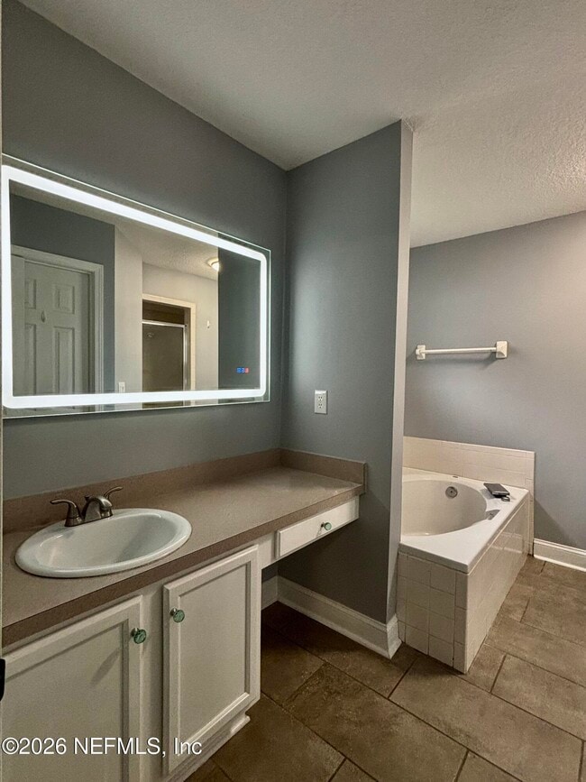 Building Photo - 3018 Hickory Glen Dr