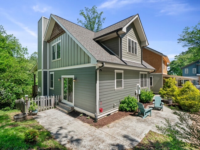 Building Photo - 70 Deaver St