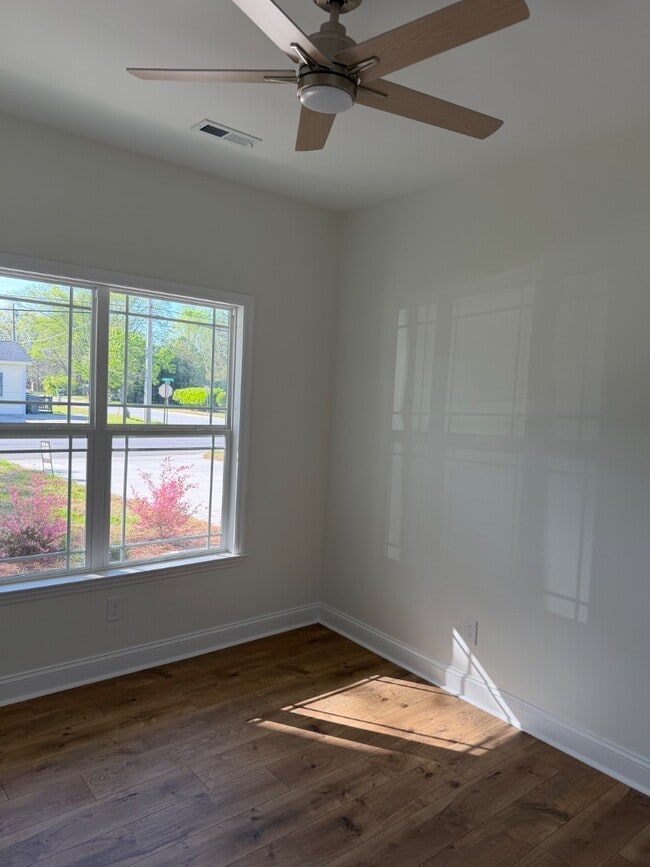 Building Photo - 2537 Jones St