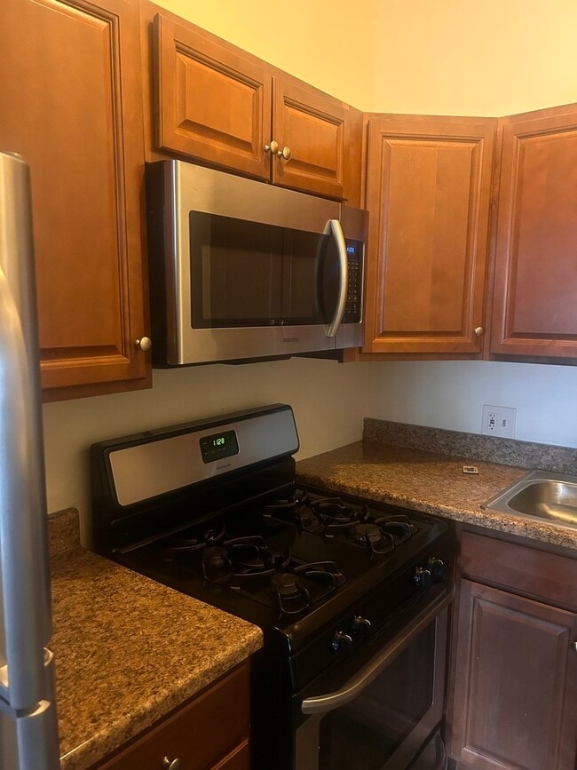 Building Photo - 5300 S Shore Dr