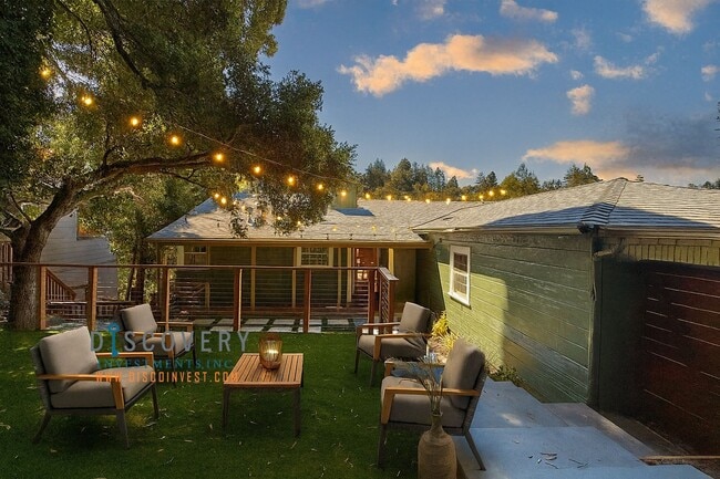 Primary Photo - Elegant Modern Montclair Retreat Designed ...