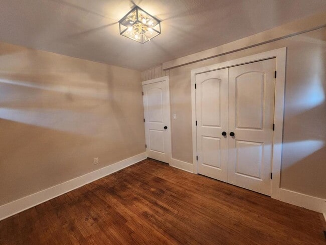 Building Photo - 926 Charles Hawkins Dr