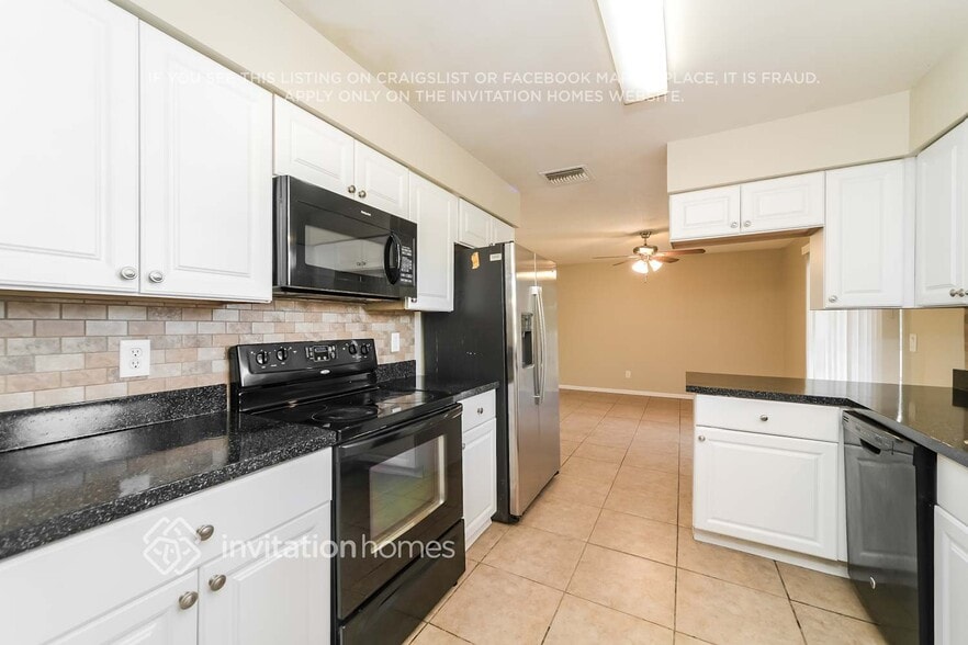 Building Photo - 2819 Bermuda Ave N