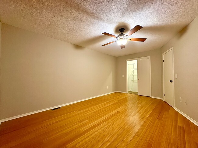 Building Photo - 4 Bedroom/ 2.5 Bathroom Home in Tanglewood...