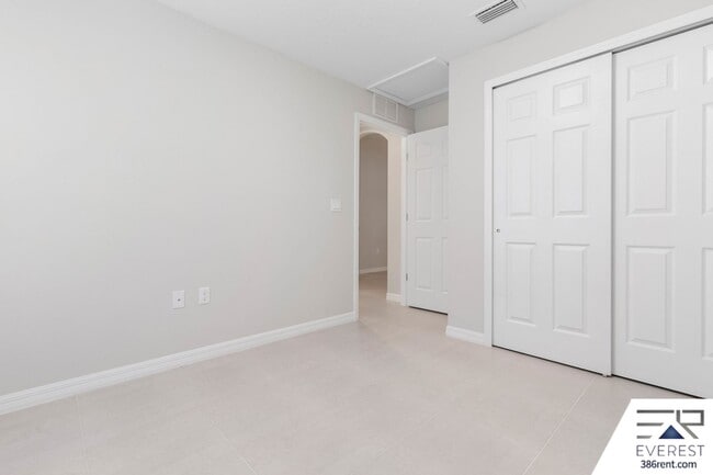 Building Photo - FULLY FENCED, LIKE NEW 3/2/1 TOWNHOUSE ON A CUL DE SAC IN BEAUTIFUL SEMINOLE WOODS