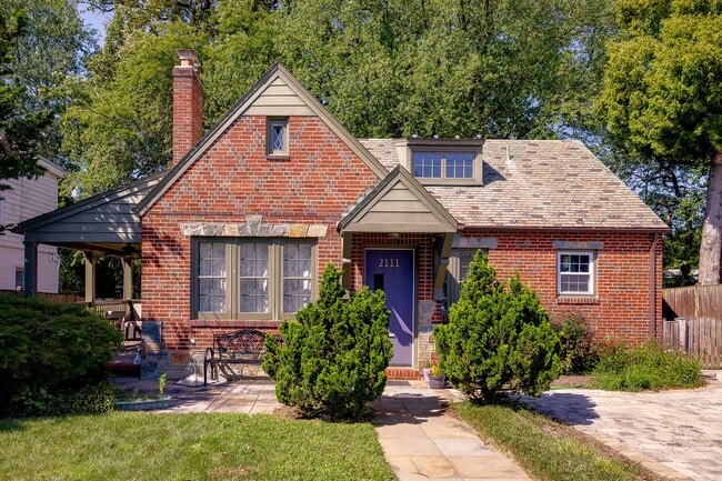 Primary Photo - Charming 1930s Stone & Brick Cottage Near ...