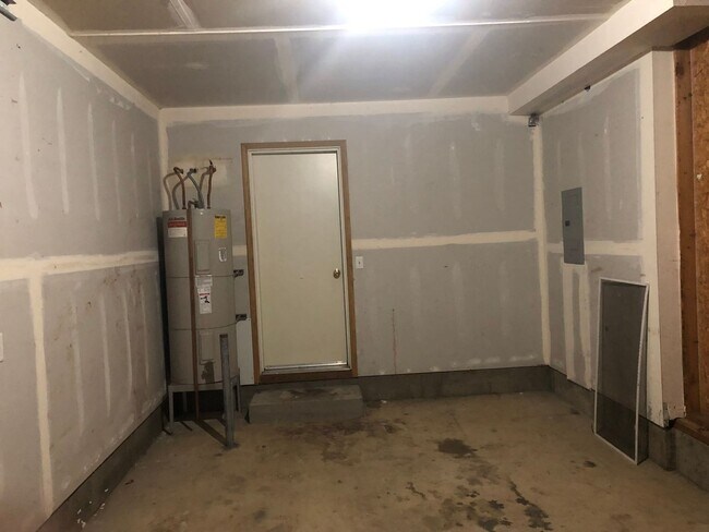 Building Photo - 226 S 59th St