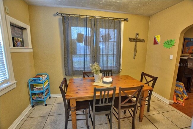 Building Photo - 119 N Longfellow Blvd