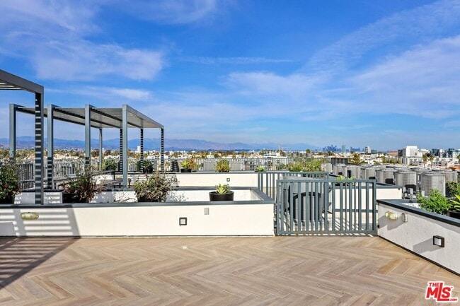 Building Photo - 3657 Motor Ave