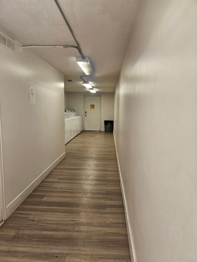 Building Photo - 2174 S 300 E