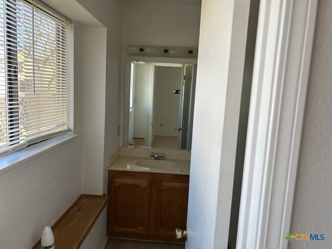 Building Photo - 1801 Lea Ann Dr