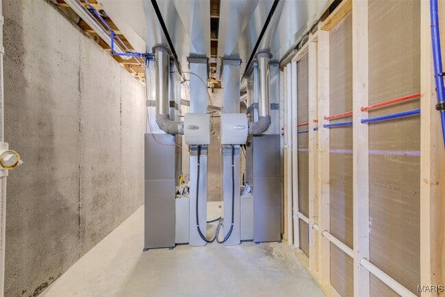 Building Photo - 2025 Maryland Oaks Cir