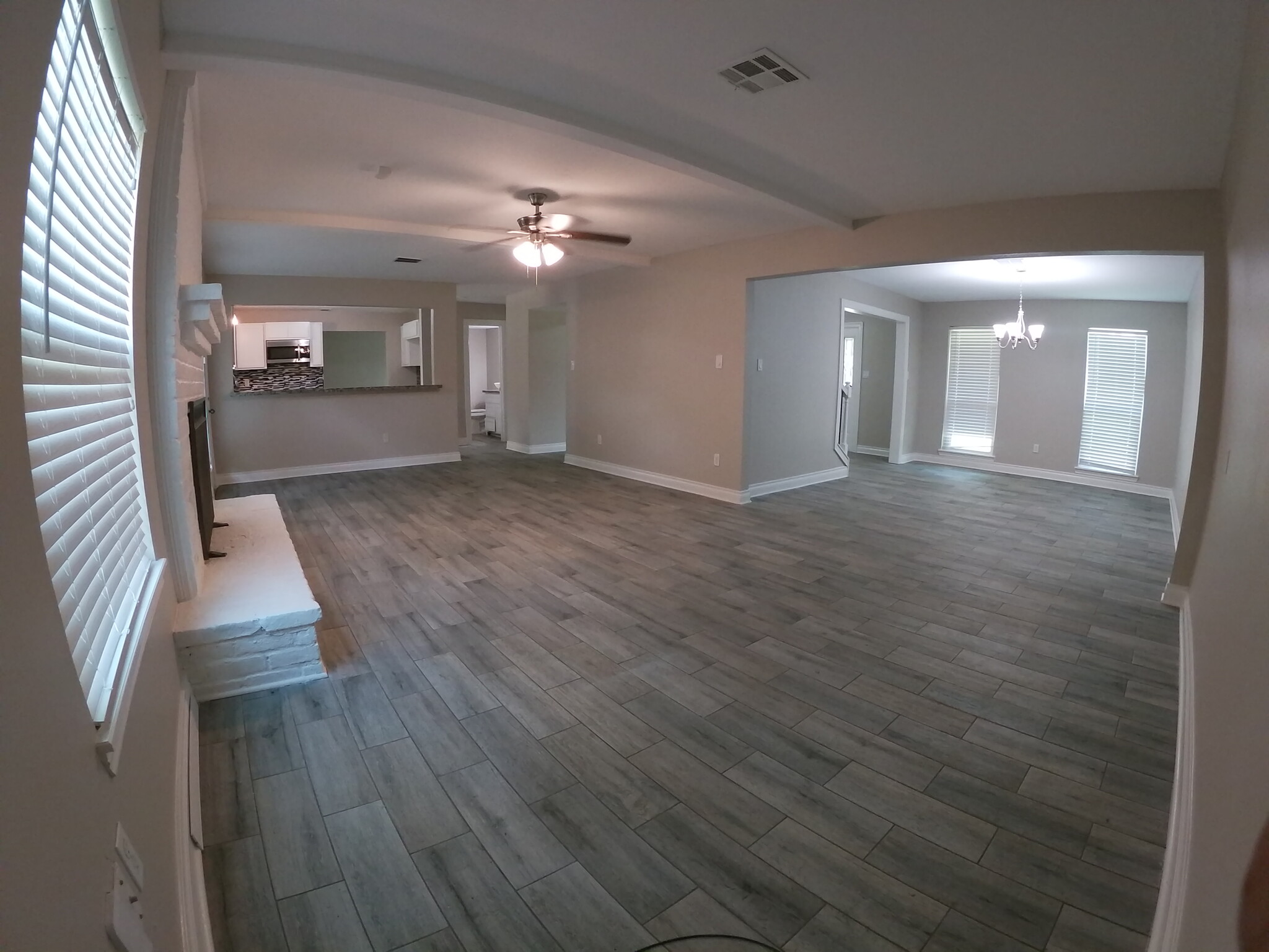 Living Room - 2614 N Woodloch St