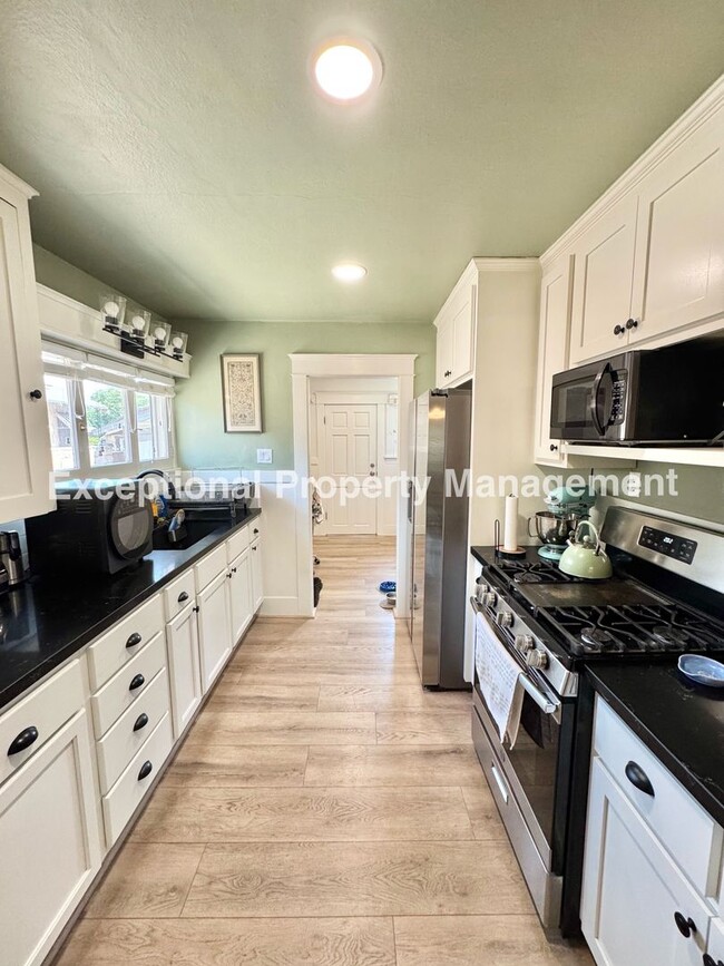 Building Photo - Great 2 bed 1 bath Craftsman home!