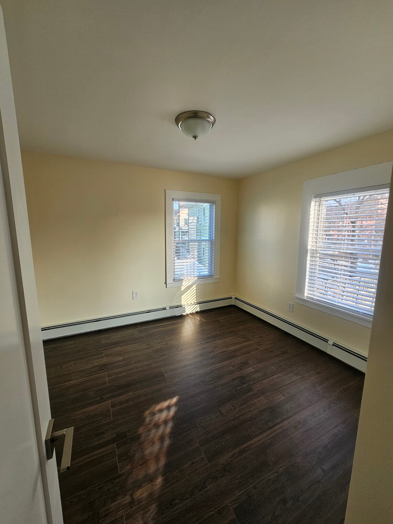 Building Photo - 187 Ferry St