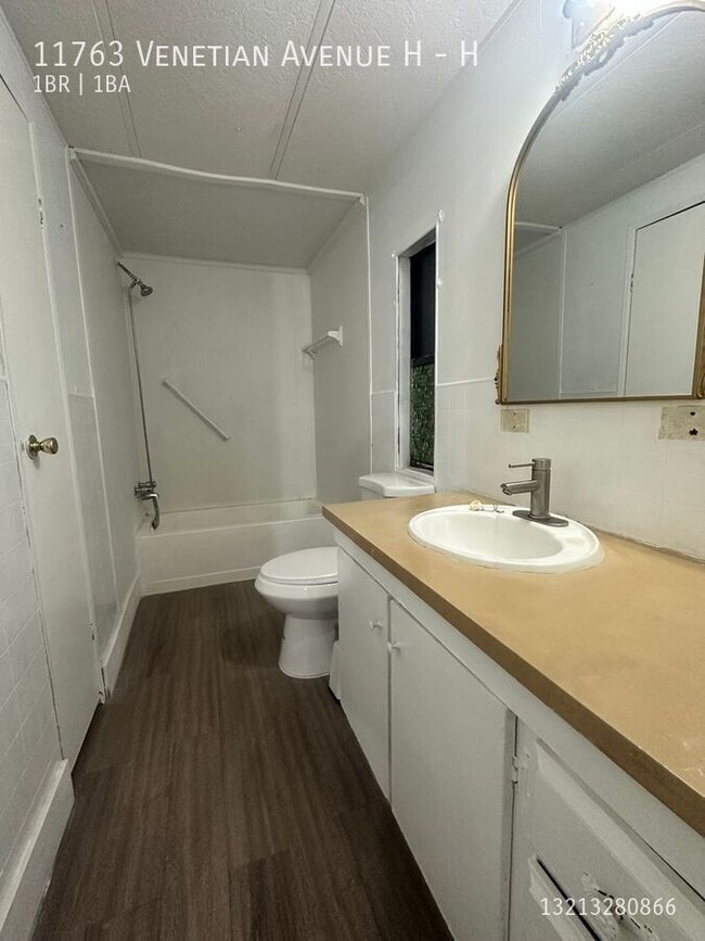 Building Photo - 11763 Venetian Ave