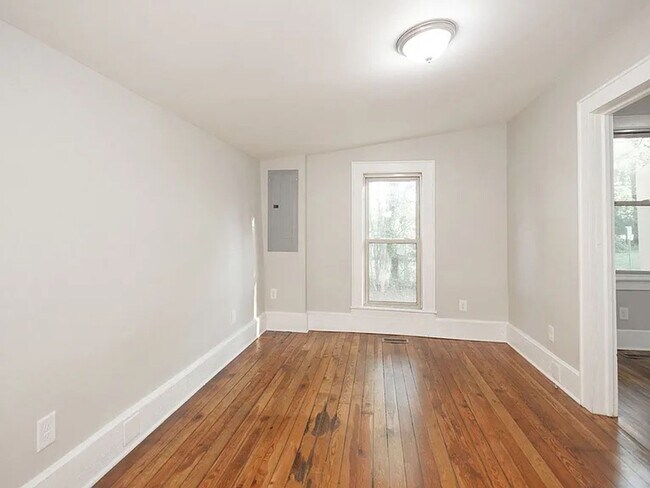 Building Photo - 321 N 10th St