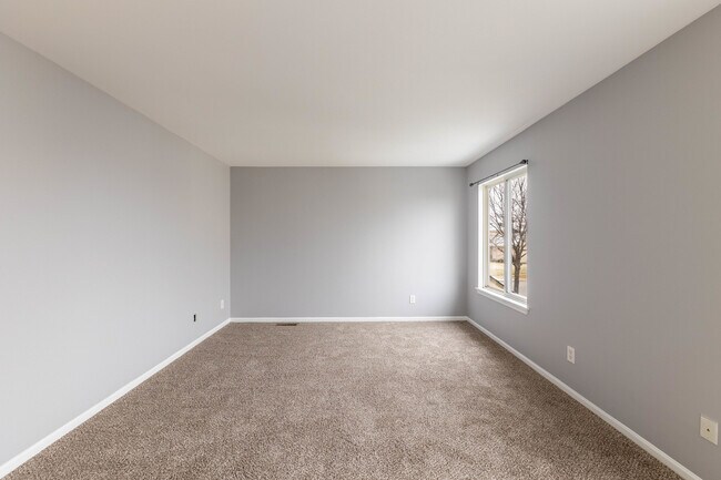 Building Photo - 438 Rachel Cir