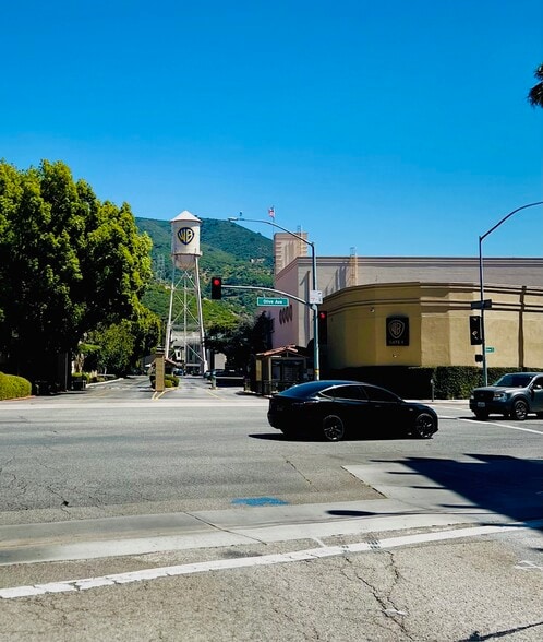 Building Photo - 1203 S Chavez St