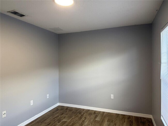 Building Photo - 2109 Albion Ave