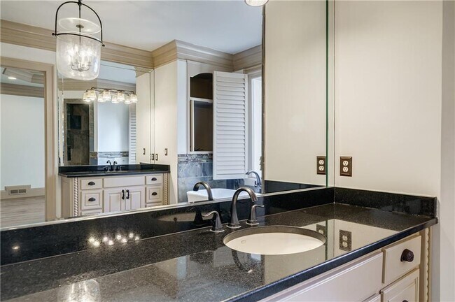 Building Photo - 521 Brendlynn Ct