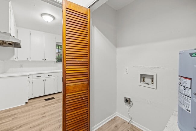 Building Photo - Charming 3 Bedroom, 2 Bathroom house
