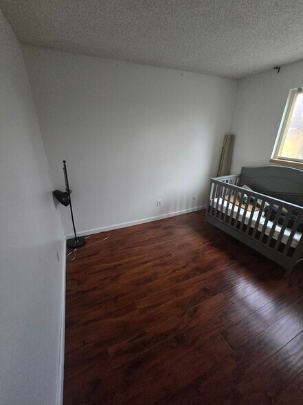 Building Photo - 1949 S Mobile St