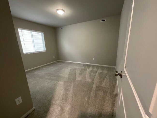 Building Photo - Beautiful 4 Bedroom, 2.5 Bath Home Availab...