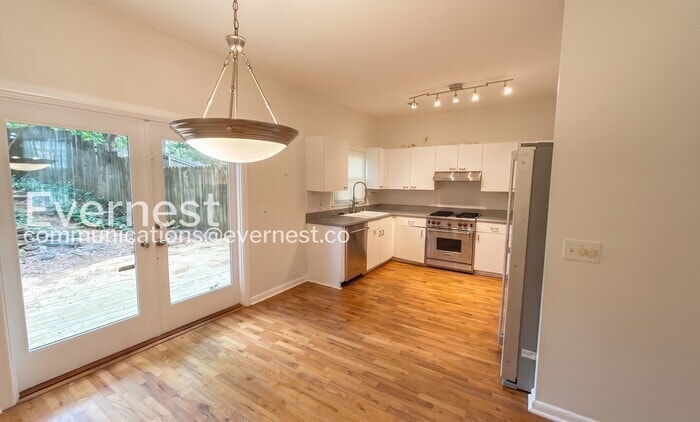 Building Photo - 1202 Cleburne Ave NE