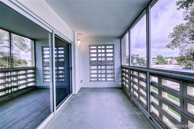 Building Photo - 610 S Alton Way