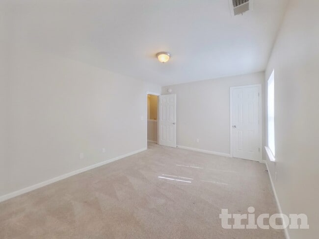 Building Photo - 318 Cavalier Ln