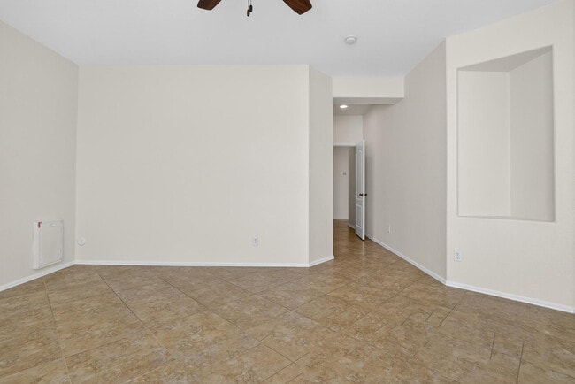 Building Photo - 18711 E Raven Dr