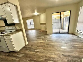 Building Photo - 3524 W Buckingham Rd