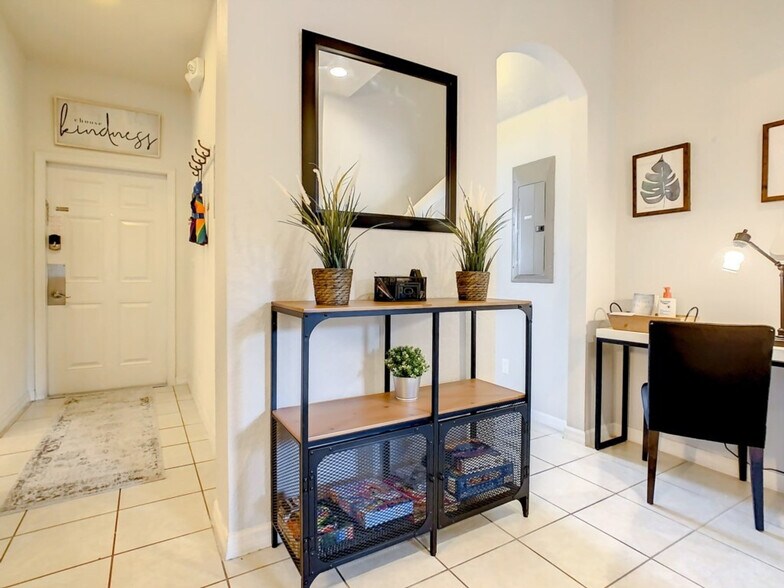 Building Photo - 2737 Coupe St