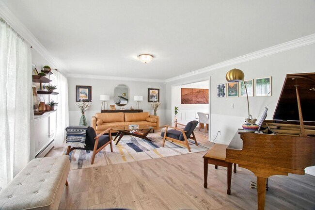 Building Photo - 5840 Sutters Ln