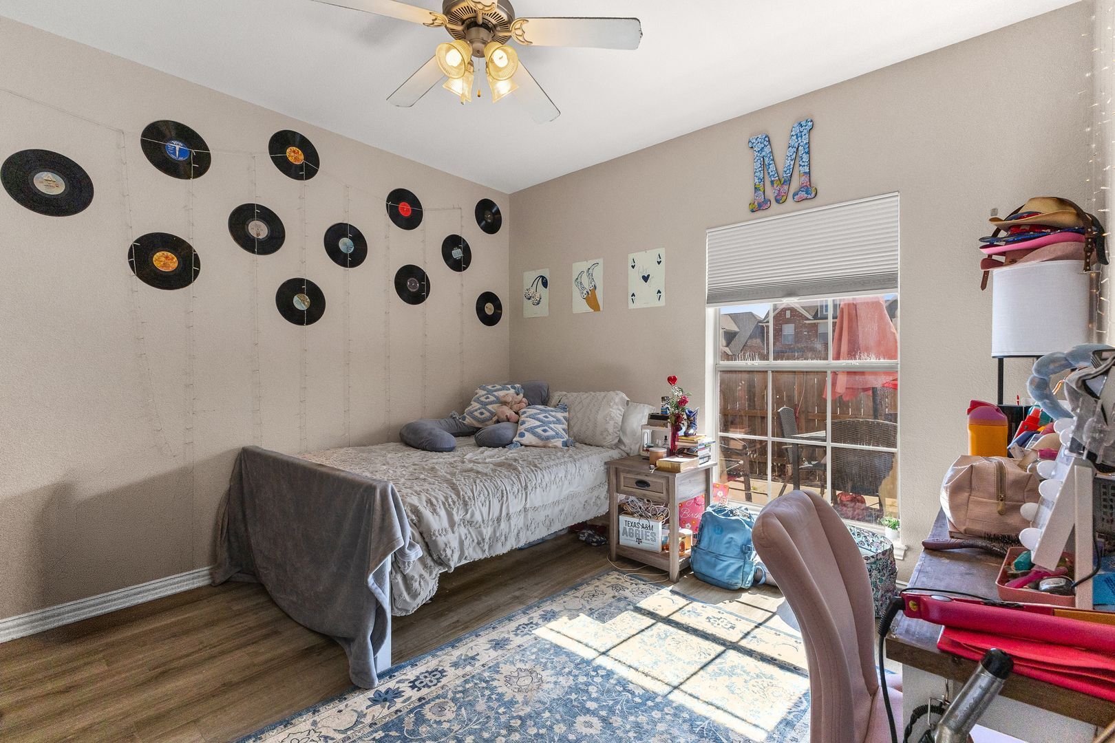 Building Photo - 3 Bed Available at Waterwood Townhome Complex!