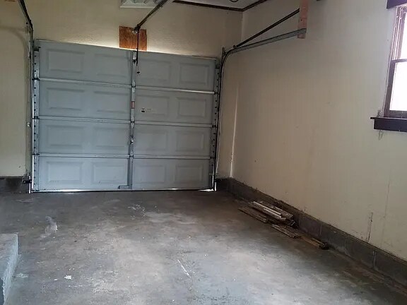 Building Photo - 2511 Rockhurst Rd