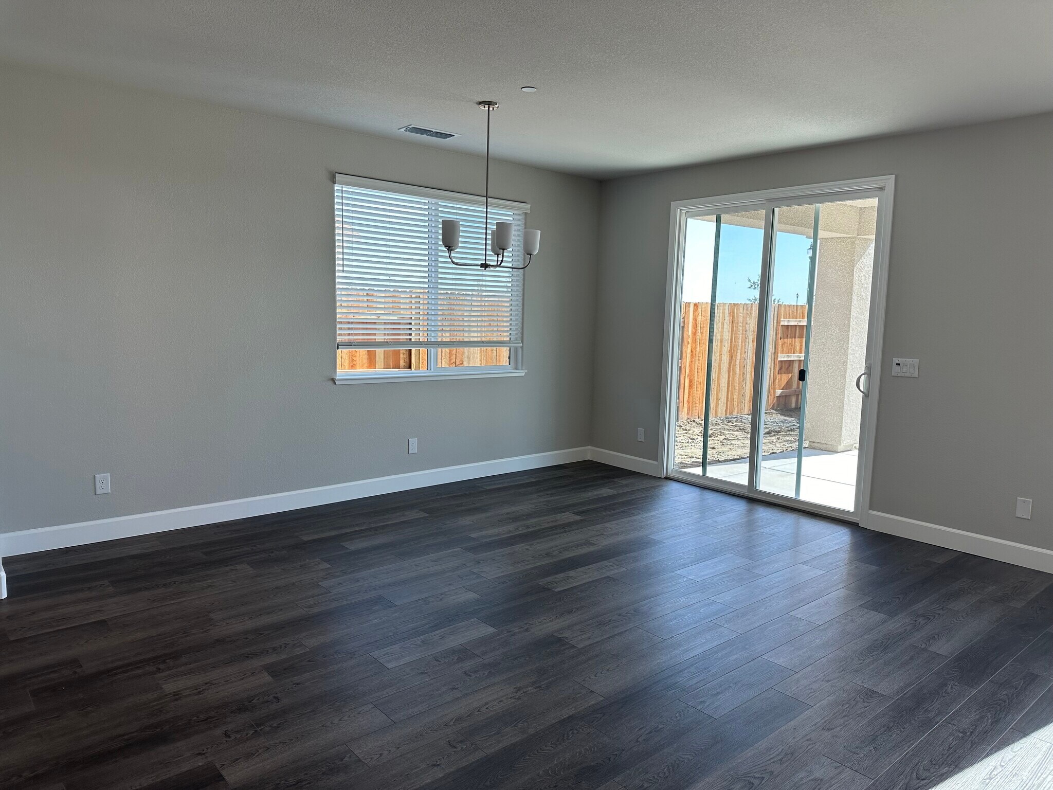 Building Photo - 3040 Vaughn Way