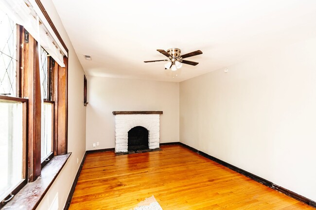 Building Photo - 5018 Miami St